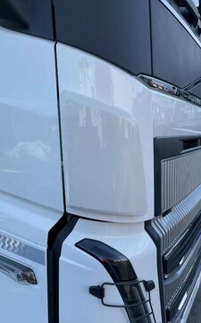 Windabweiser neben K�hlergrill passend f�r Vo FH5