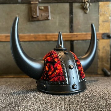 Wikingerhelm schwarz mit Scandi Pl�sch rot