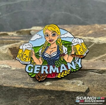 Scandi Pin Wiesn Madl