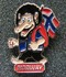 Bunter Emaille-Pin des Scandi Trolls mit norwegischer Flagge und "NORWAY" Schriftzug.