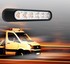 Orange LED Blitzer Warnleuchte mit schwarzem Geh�use und mehreren orangefarbenen LEDs �ber einem fahrenden wei�en LKW.