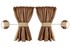 Braune Rundumgardinen aus Wildlederimitat mit heller Bord�re und passenden Halteb�ndern.