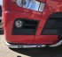 Gl�nzendes Eckrohr mit wei�en LEDs, montiert an der roten Front eines LKW.