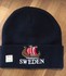 Dunkelblaue M�tze mit gesticktem Schiffsmotiv und "SWEDEN" Schriftzug.