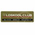 Olivgr�ne Aluminium Platte mit Lenkrad-Icon, wei�em Text "OLDSKOOL CLUB" und schwarzem Text "BLOOD . SWEAT . RESPECT".