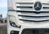Schwarze Angel Eyes / B�ser Blick Kunststoff-Verkleidung am Scheinwerfer eines Actros LKW.