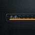 Schwarzer Strands Lichtbalken SIBERIA XPA 32 mit mehreren LED-Leuchten und einem durchgehenden orangefarbenen Positionslicht.